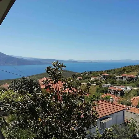 σπίτι με απεριόριστη θέα بيت للعطل Tríkeri